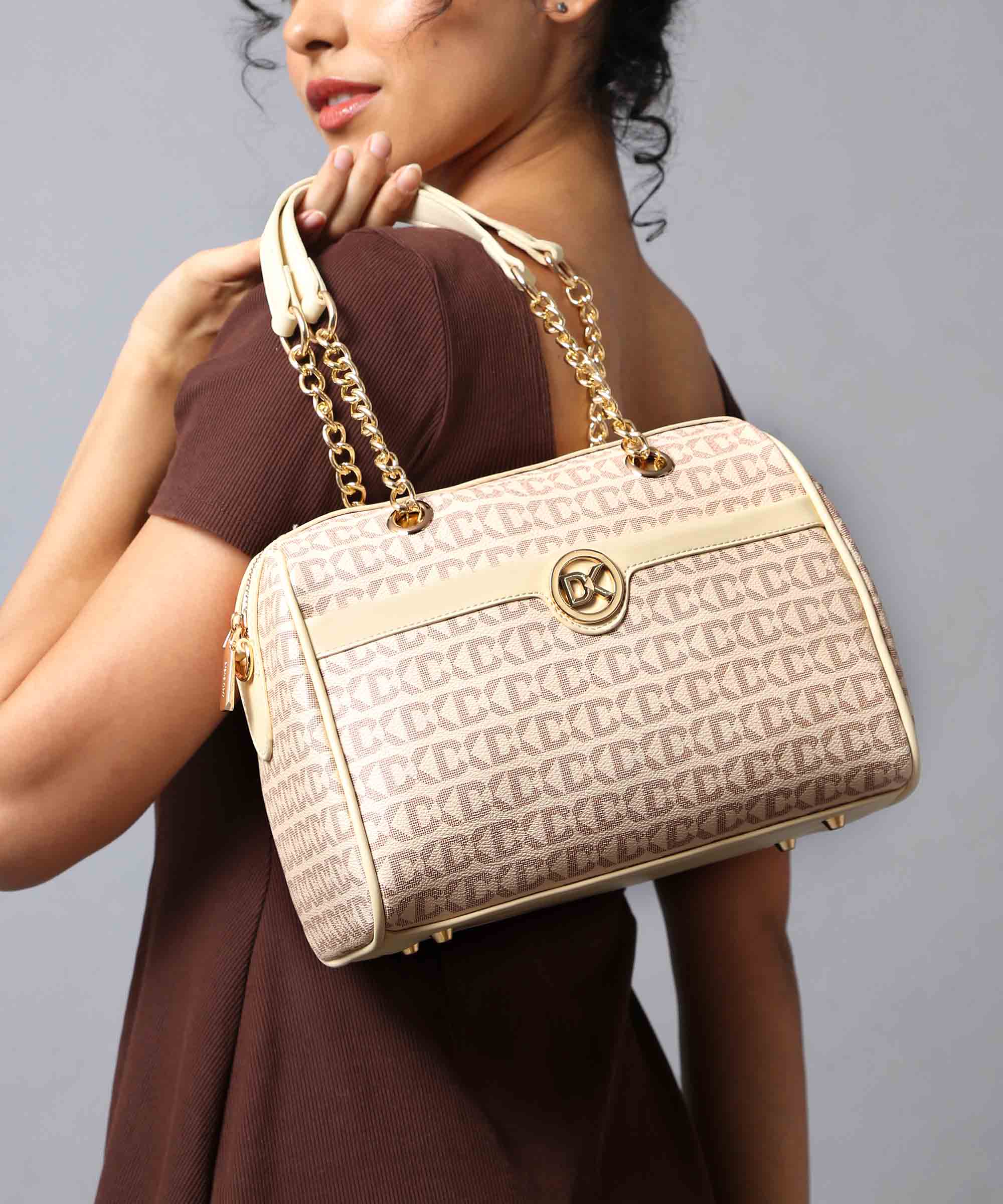 Luxurious Duffle Bag with Gold Chain Accent